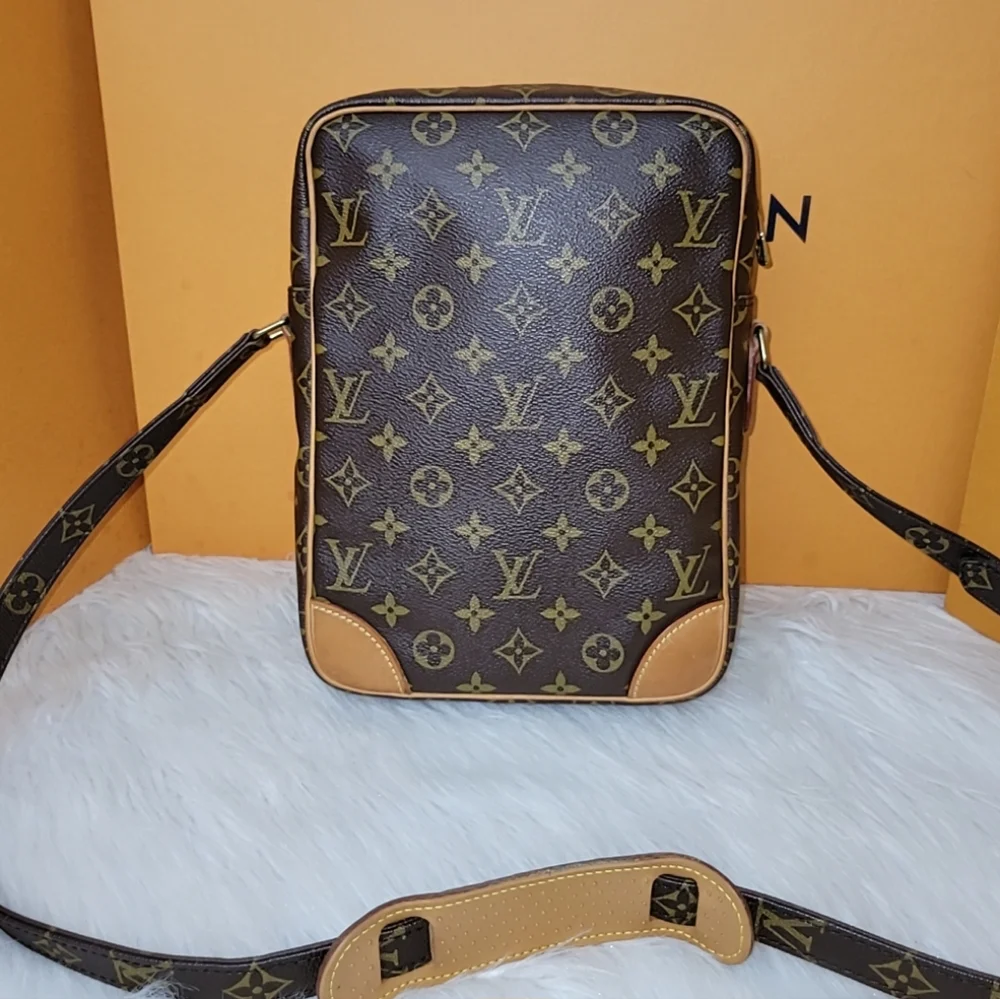 ππ₯Rare π₯π π―%Authentic Louis Vuitton Danube MM Crossbody Bag Monogram Canvas - Picture 9 of 16